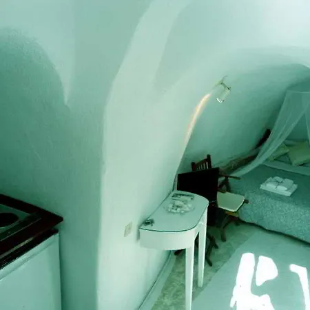 Hotel Antithesis Caldera Cliff Santorini 4*
